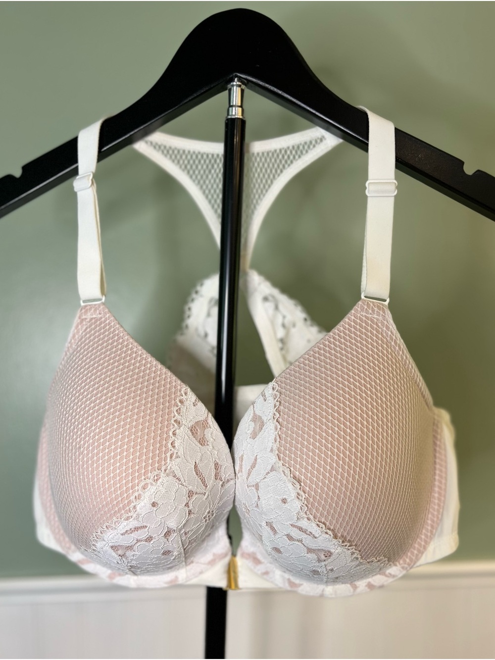 Cacique Blush Pink & White Lace Boost Plunge Bra. Size 40D
